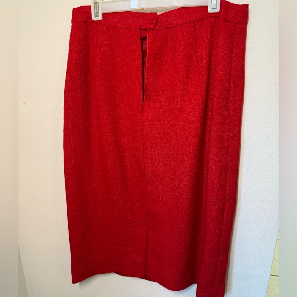 Red Power Suit, Vintage. Very Good/ Like New Condition! - Picture 5 of 17
